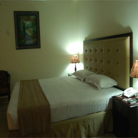 Hotel Ambassador Residency Chittagong Exterior foto