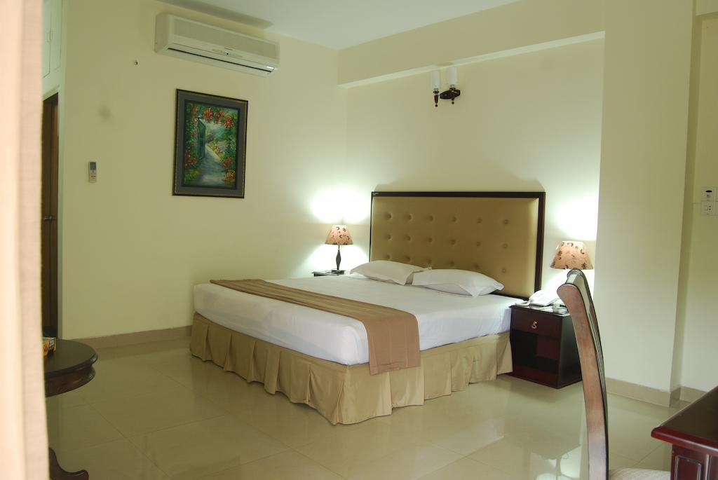 Hotel Ambassador Residency Chittagong Habitación foto
